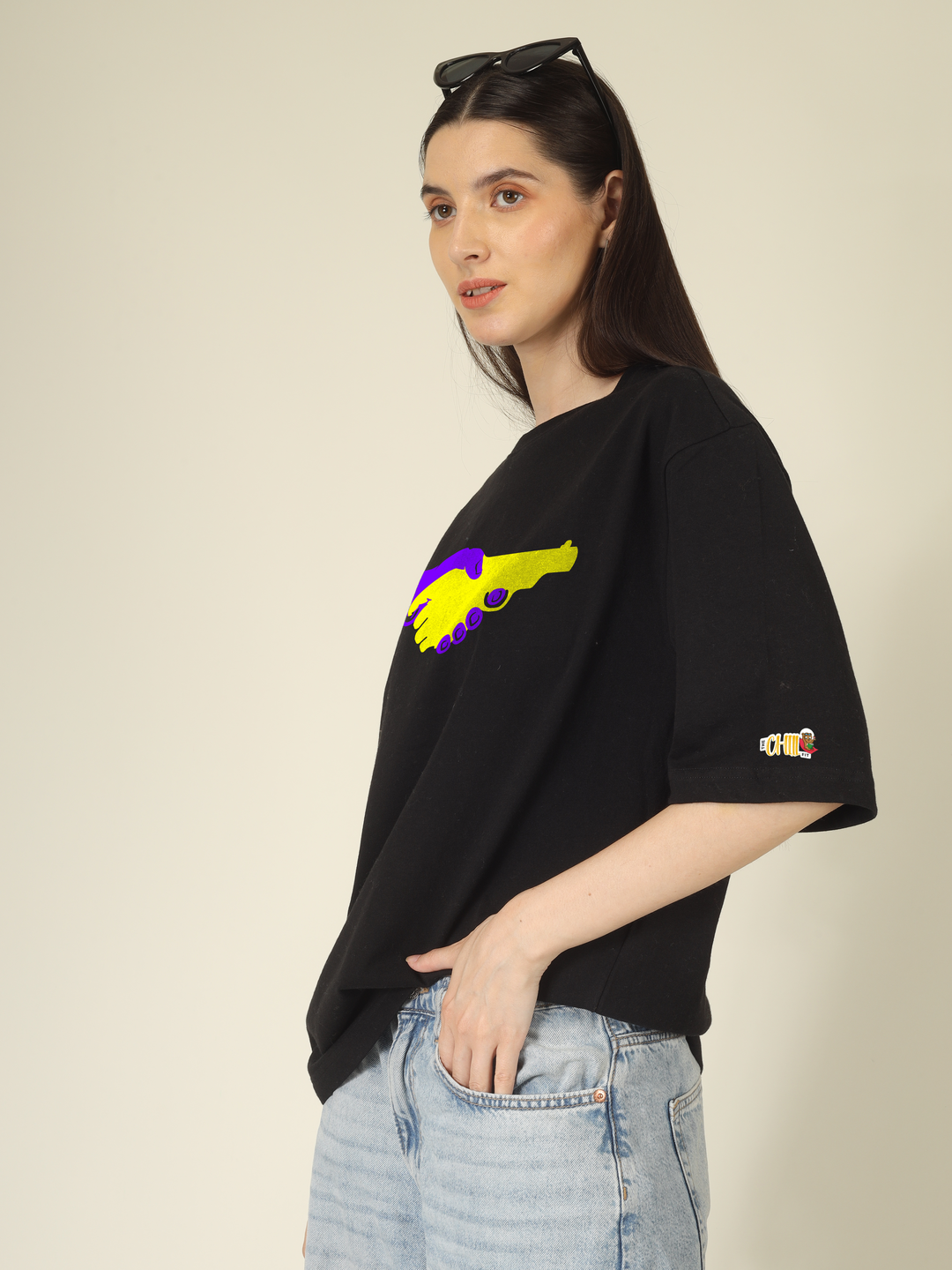 Weapon shake Graphics | Oversized T-Shirt